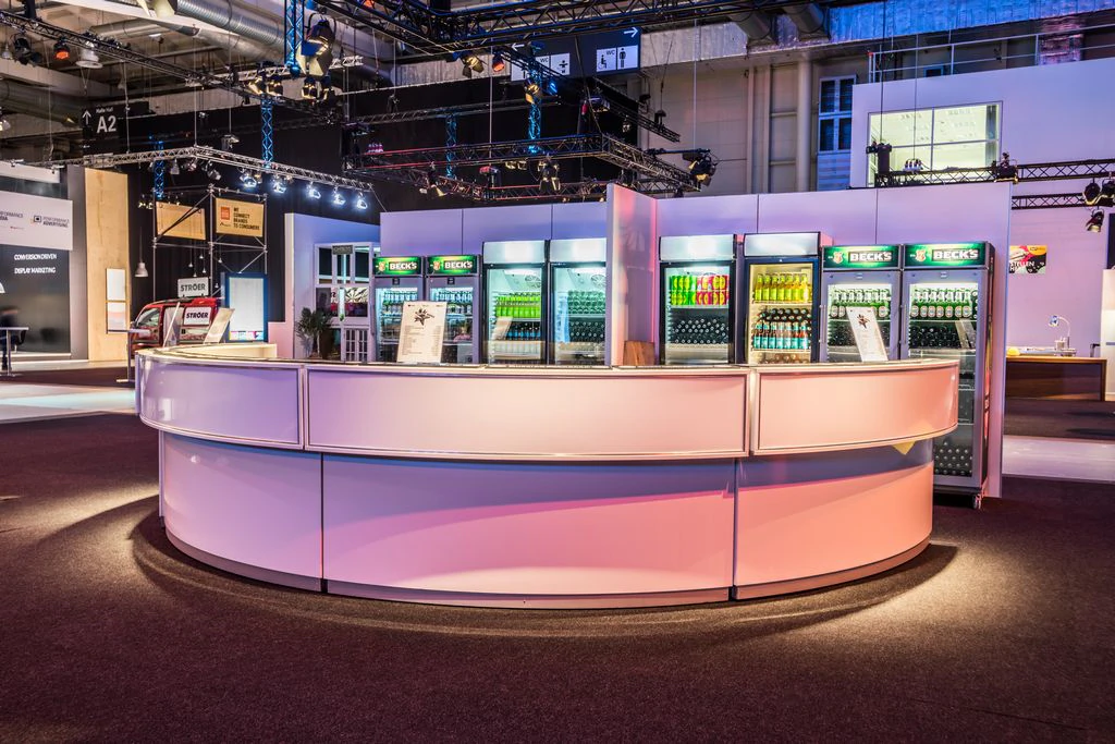 Bar 1/8 okrągły biały z białym blatem i nadstawką LED