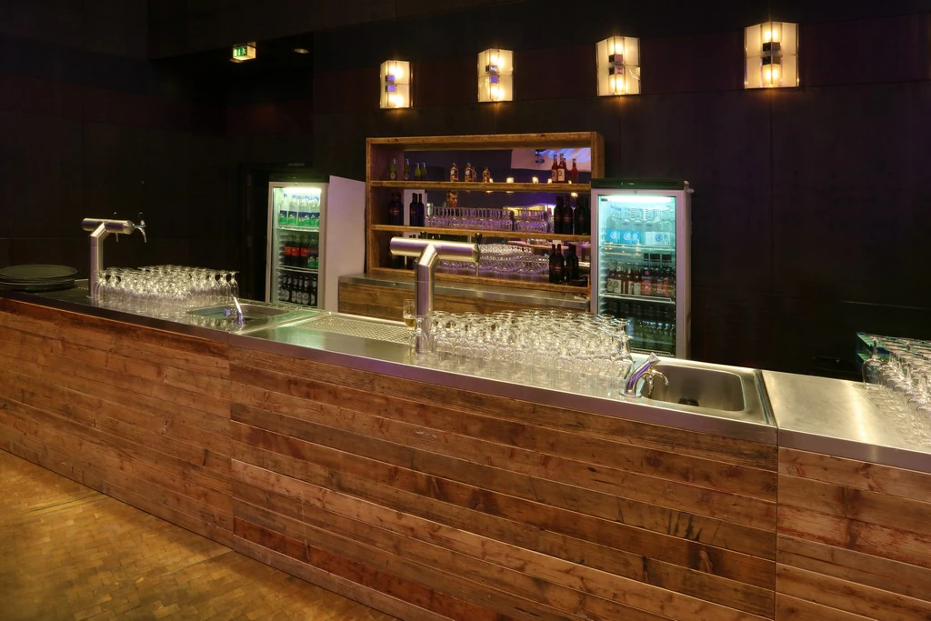 Bar piwny Bornholm z blatem ze stali nierdzewnej