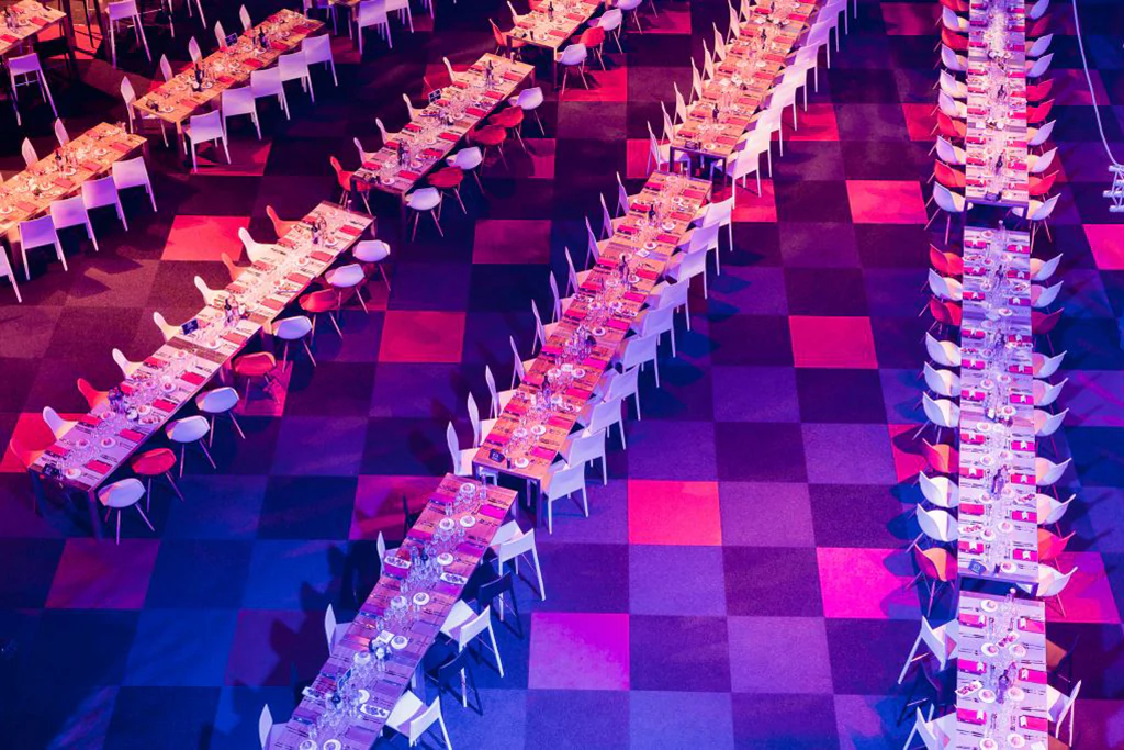 Czerwona płytka dywanowa W100*D100 cm