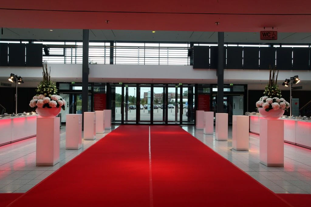 Czerwona wykładzina W2 m (sprzedaż na m²)