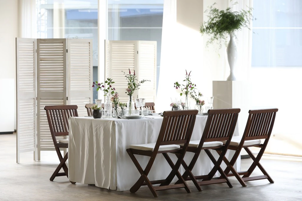 Drewniane krzesło składane Athen z poduszką siedziskową kremową