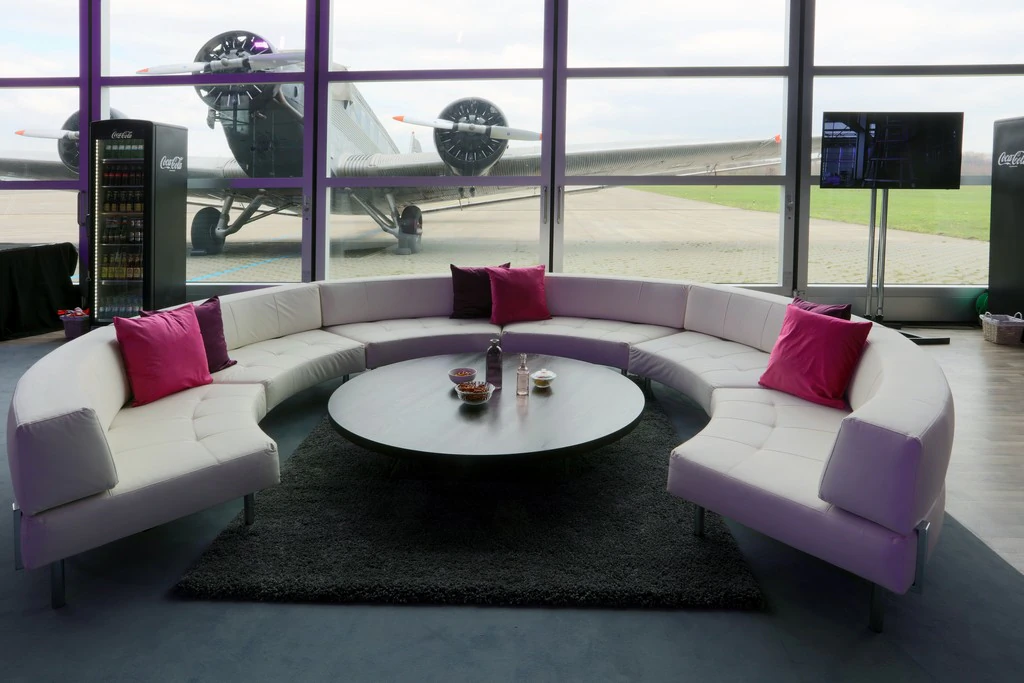 Endless jachtowa skórzana zakrzywione siedzisko duże niskie oparcie białe