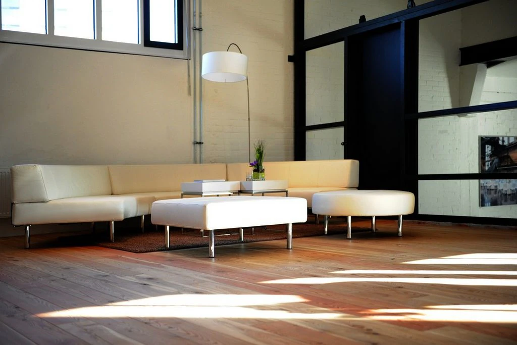 Endless jachtowa skórzana zakrzywione siedzisko duże niskie oparcie białe