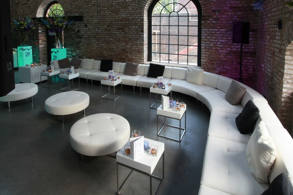 Endless jachtowa skórzana zakrzywione siedzisko duże niskie oparcie białe