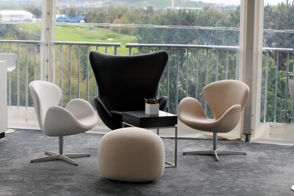 Fotel Egg lounge ze skóry jachtowej w kolorze czarnym W86×D79×H107 cm SH40 cm