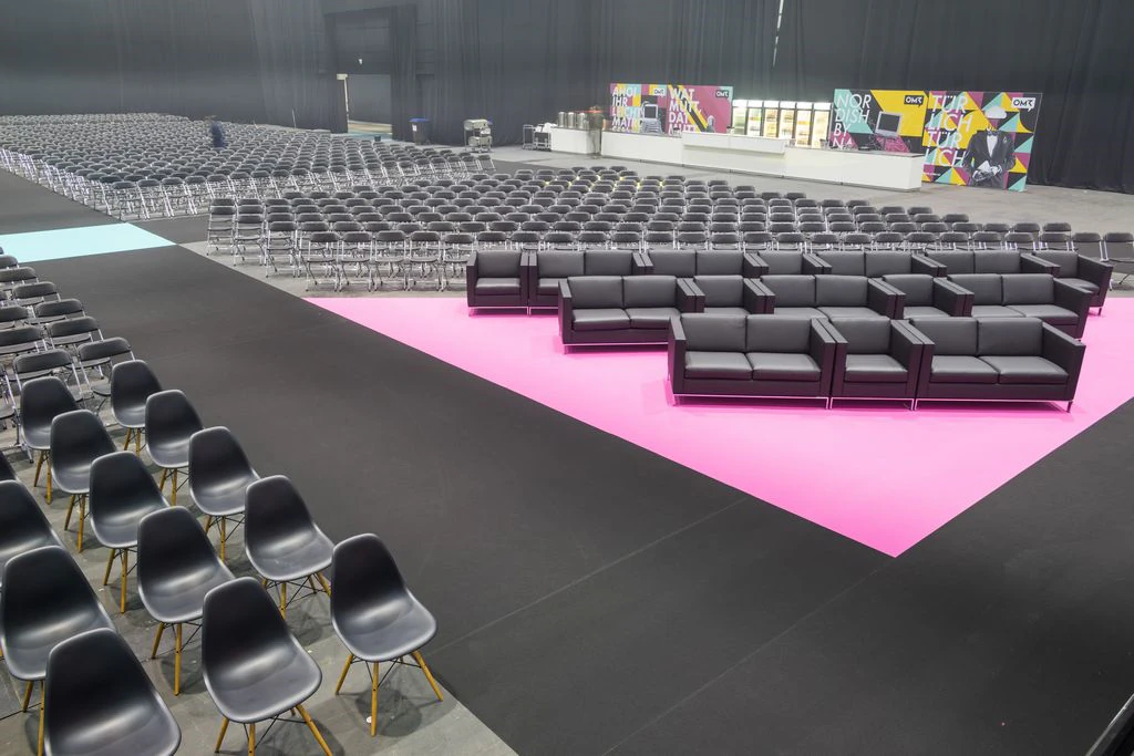 Fotel Foster 500 ze skóry jachtowej w kolorze czarnym W80×D80×H73 cm