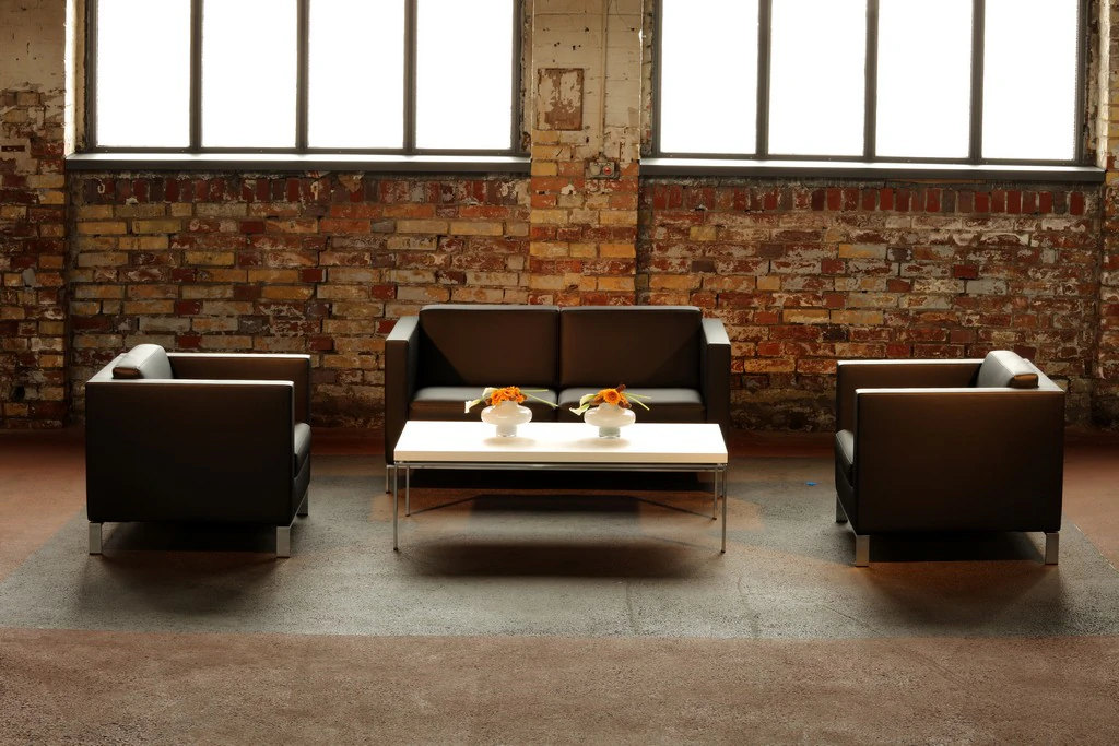 Fotel Foster 500 ze skóry jachtowej w kolorze czarnym W80×D80×H73 cm