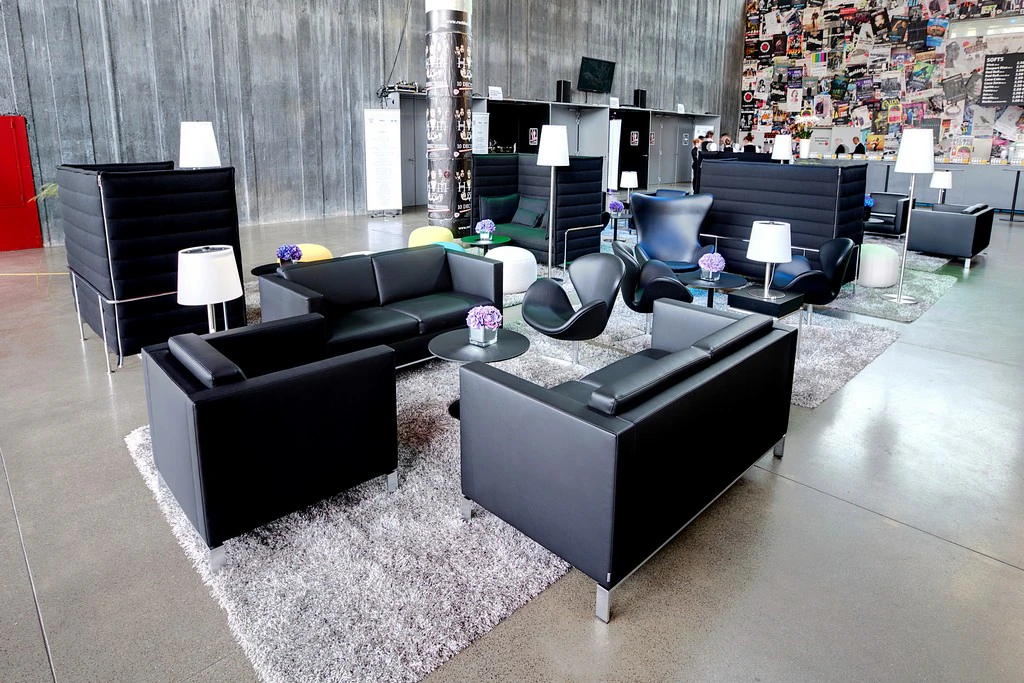 Fotel Foster 500 ze skóry jachtowej w kolorze czarnym W80×D80×H73 cm