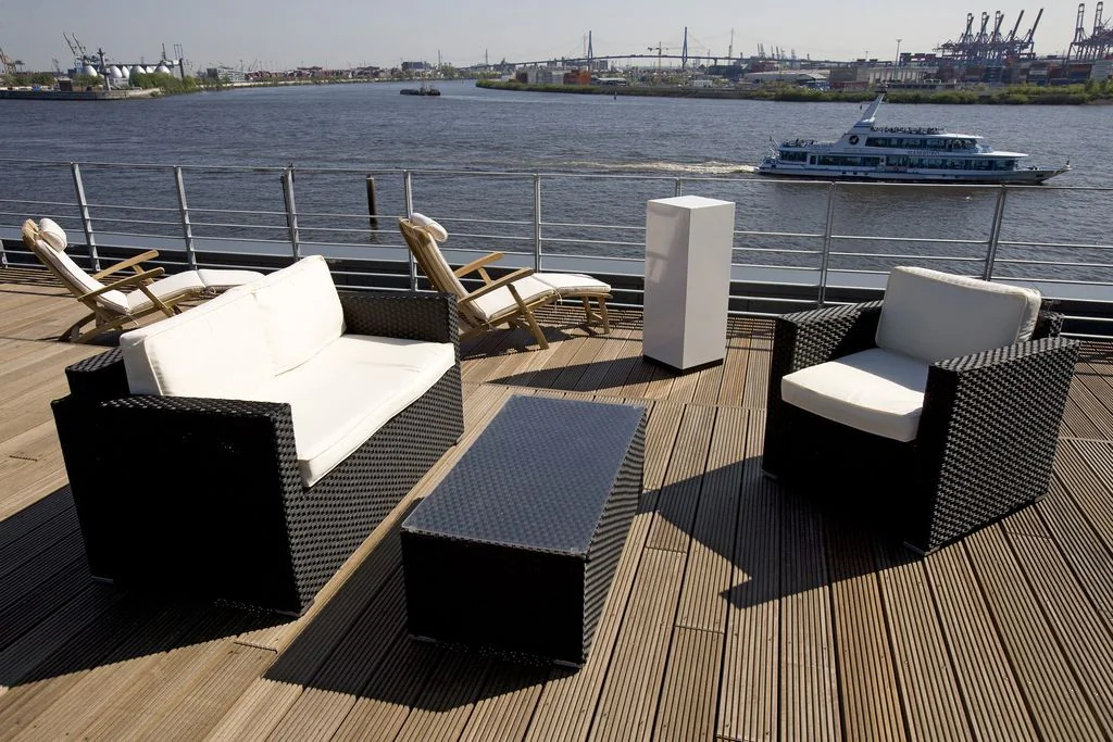 Fotel Jamaica z zestawem poduszek w kolorze kremowym