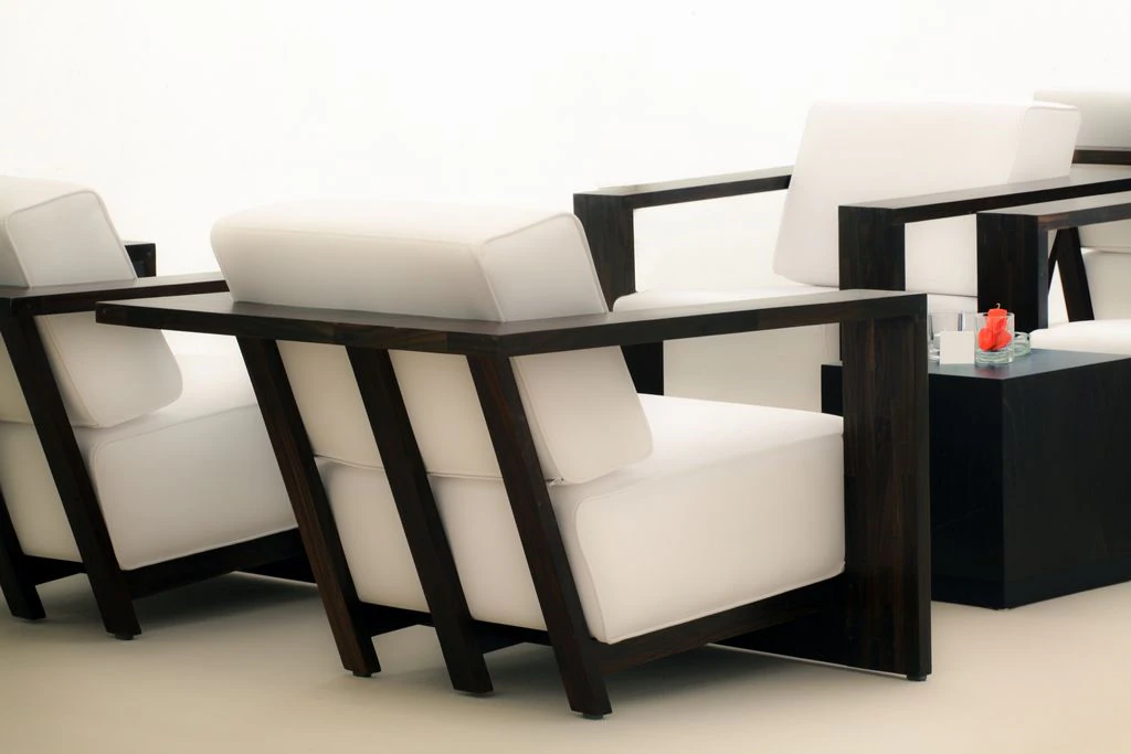 Fotel Palisander ze skóry z zestawem poduszek w kolorze białym