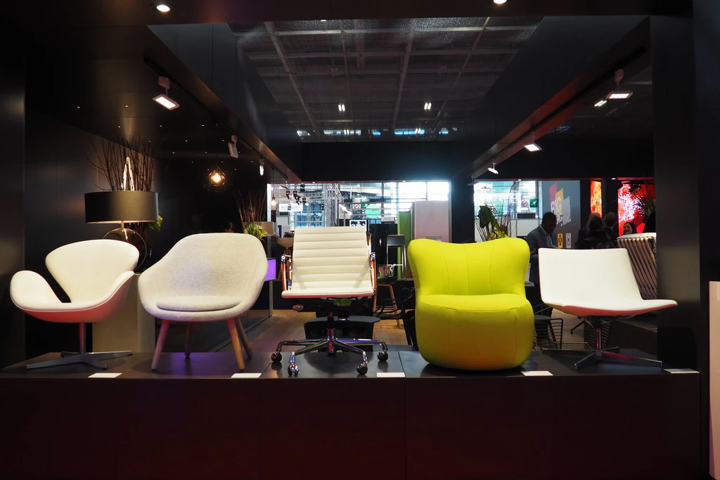 Fotel lounge Catifa 60 4-ramienny ze skóry w kolorze białym