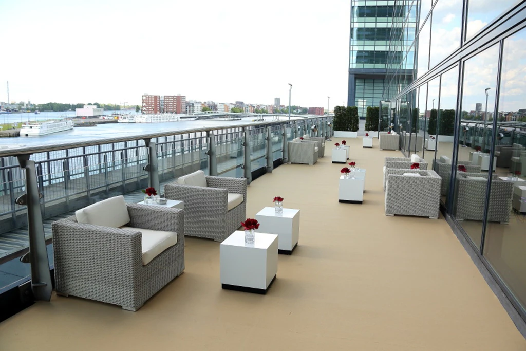 Fotel lounge Granada biało-szara podstawa