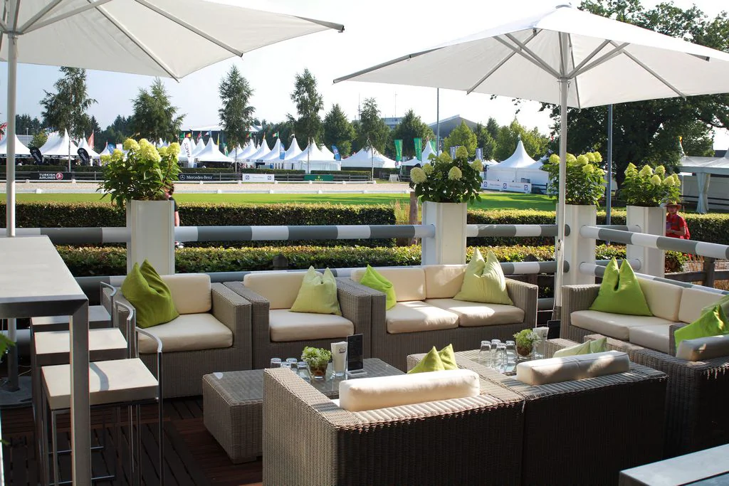 Fotel lounge Granada biało-szara podstawa