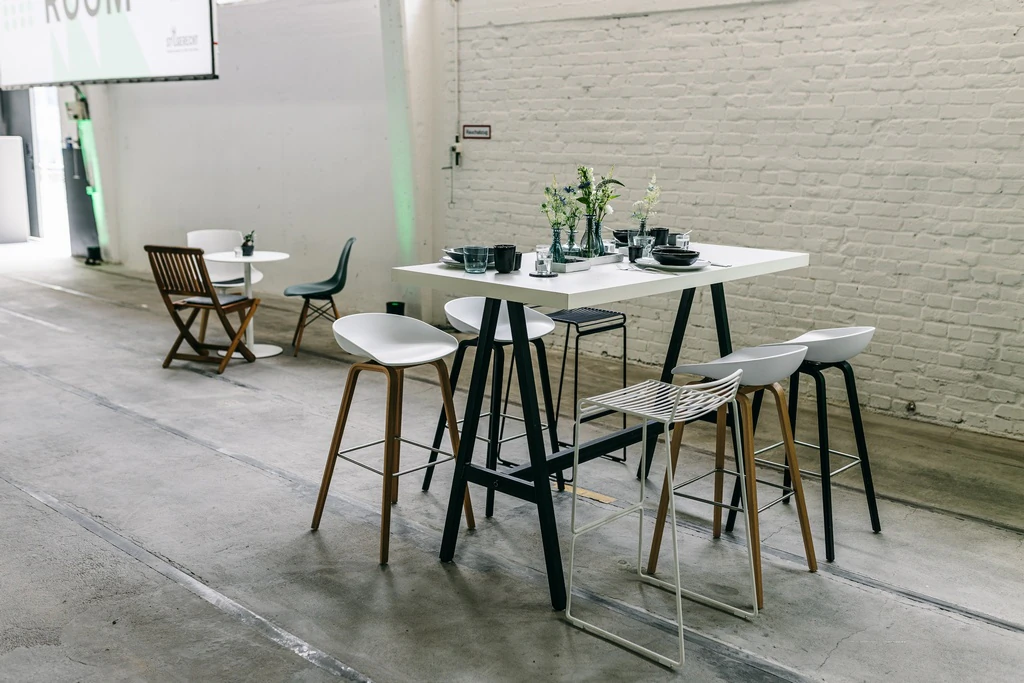 Hoker Hee biały W40*D47*H86 cm SH75 cm