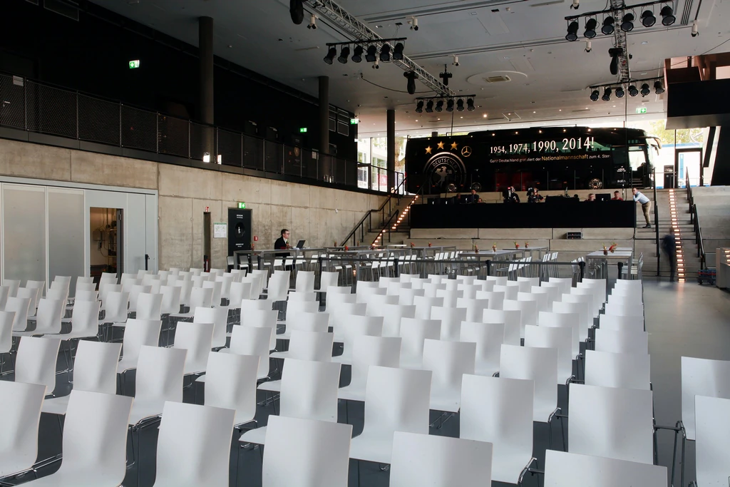 Krzesło Chairik model 107 białe W47*D53*H77 cm