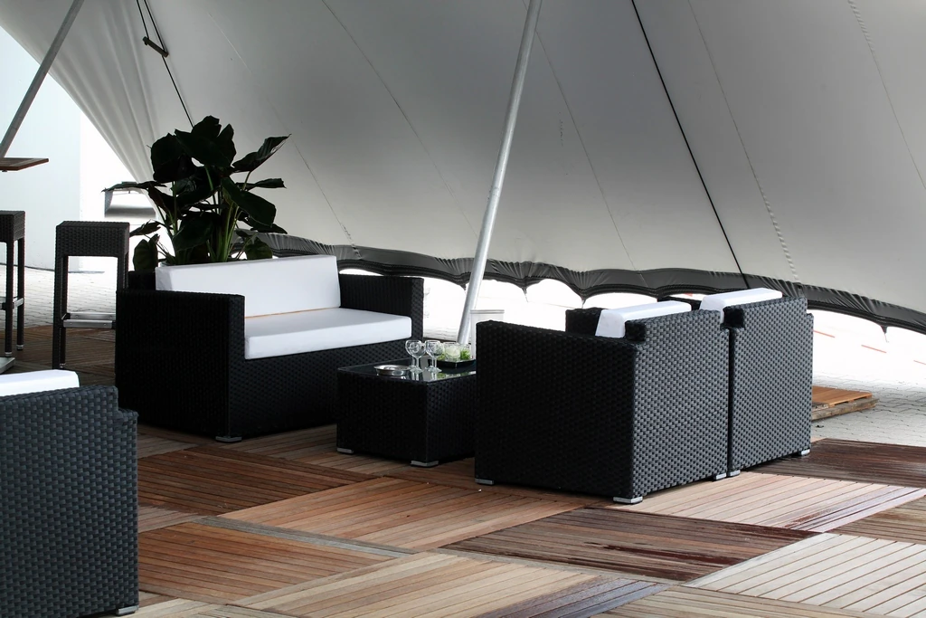 Ławka Jamaica z zestawem poduszek w kolorze białym