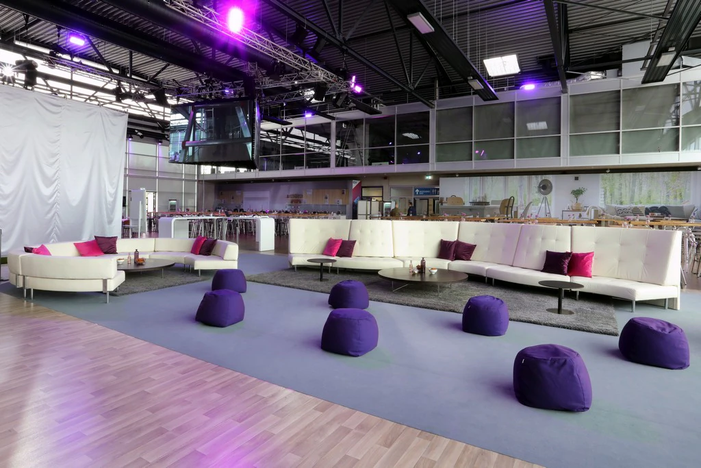 Pufa Freistil 173 w kolorze jeżynowym Ø50 cm SH37 cm