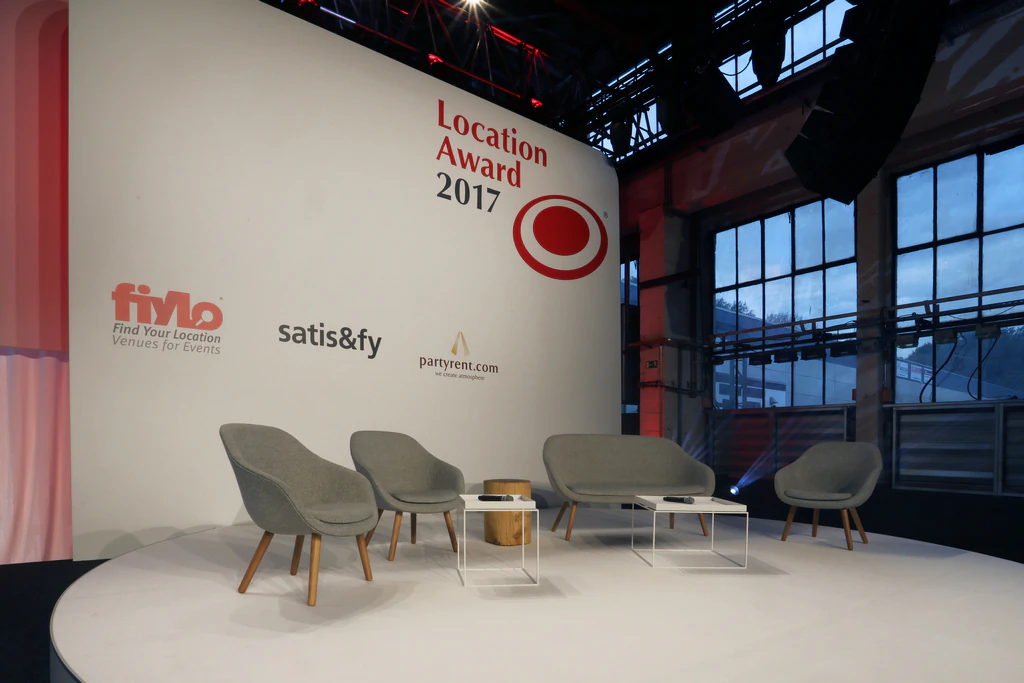 Sofa About a Lounge AAL tapicerowana szaro-dębowa