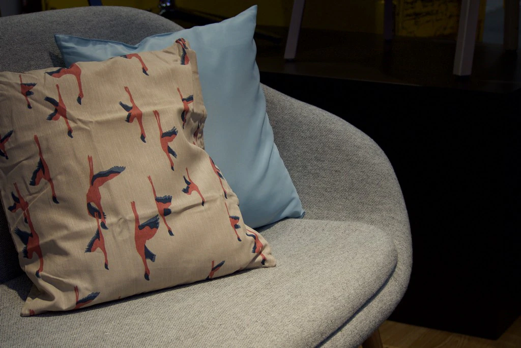 Sofa About a Lounge AAL tapicerowana szaro-dębowa