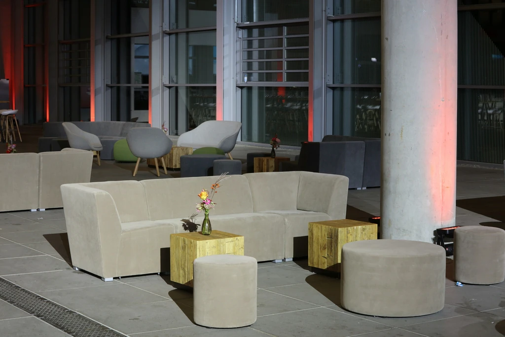 Stołek wypoczynkowy Montreal z tkaniny w kolorze taupe